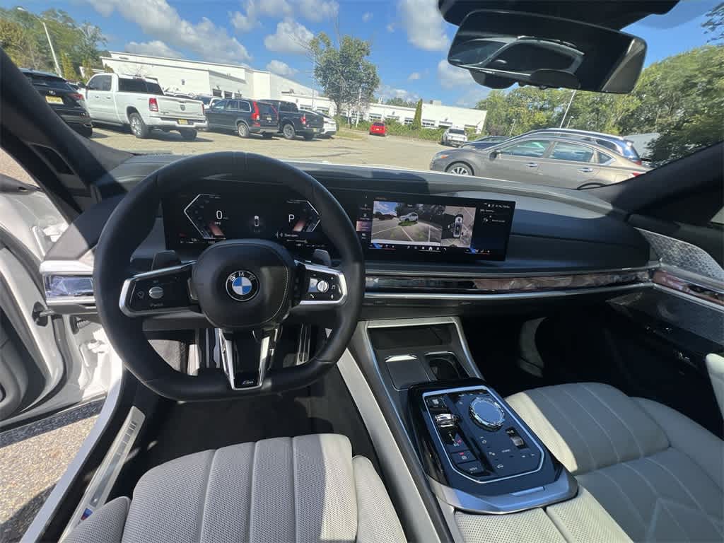 Thumbnail: 2023 BMW 7 Series - 18
