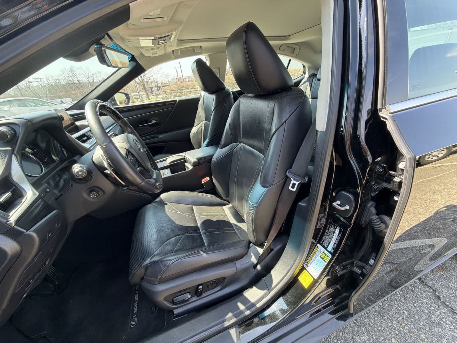 Thumbnail: 2020 Lexus ES - 19