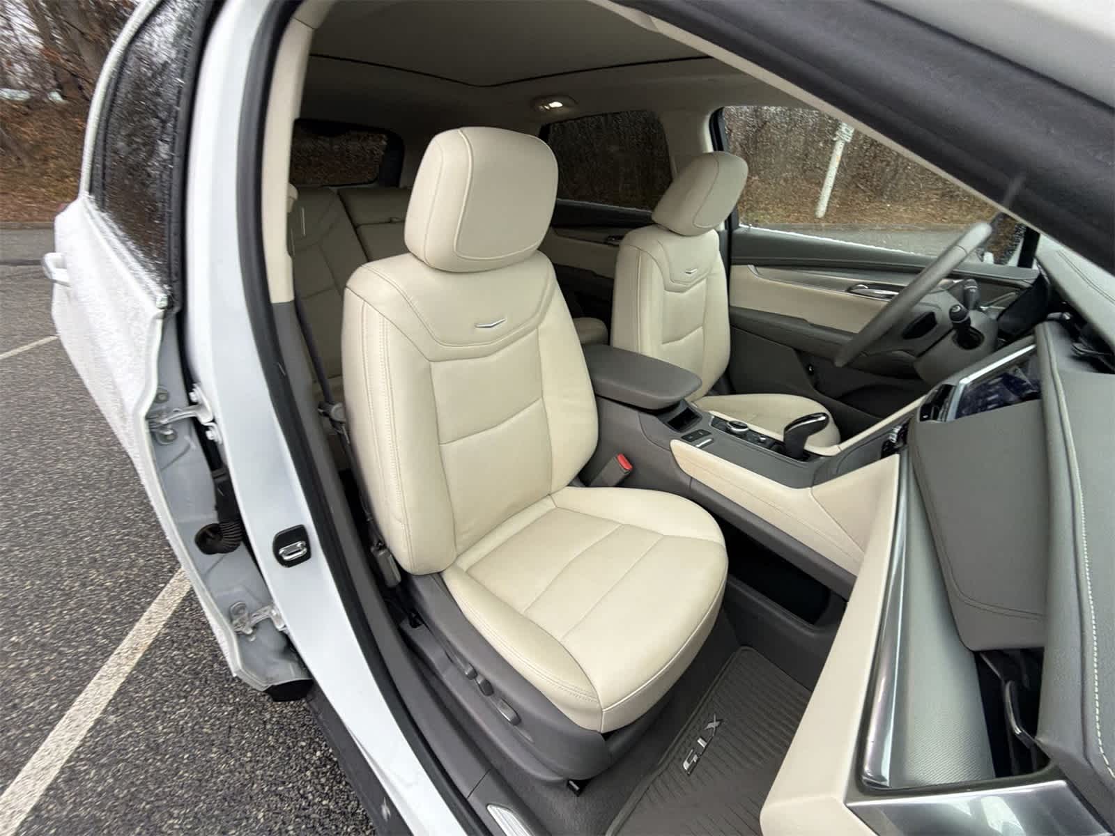 Thumbnail: 2022 Cadillac XT5 - 22