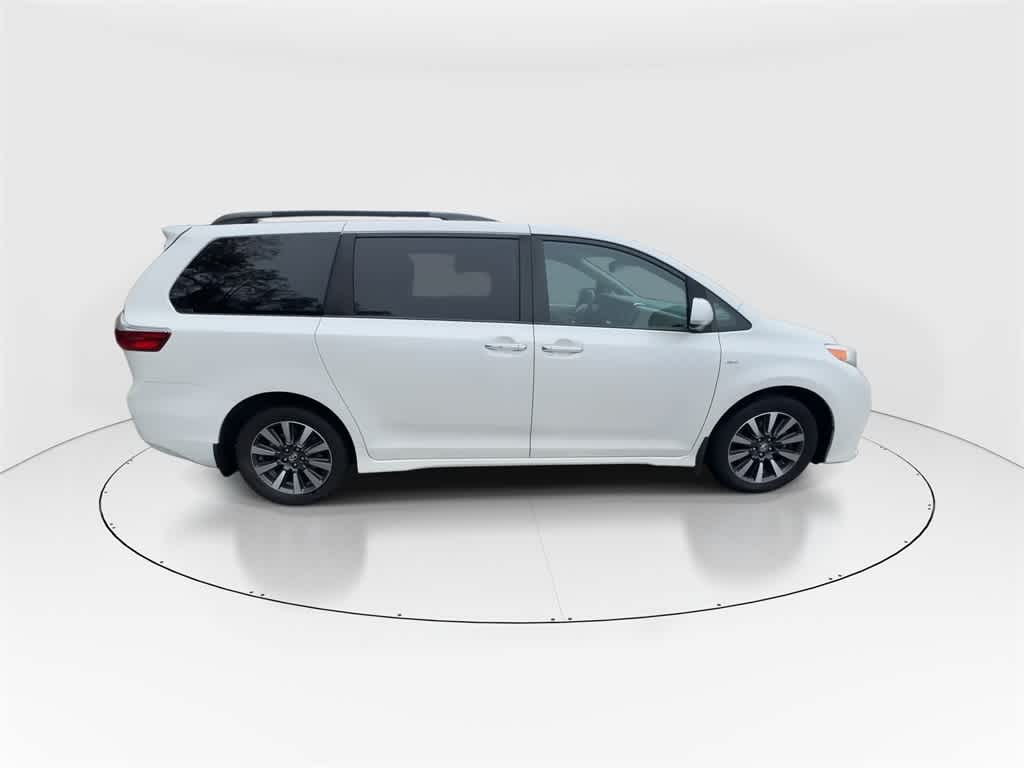 2019 Toyota Sienna XLE Premium 9