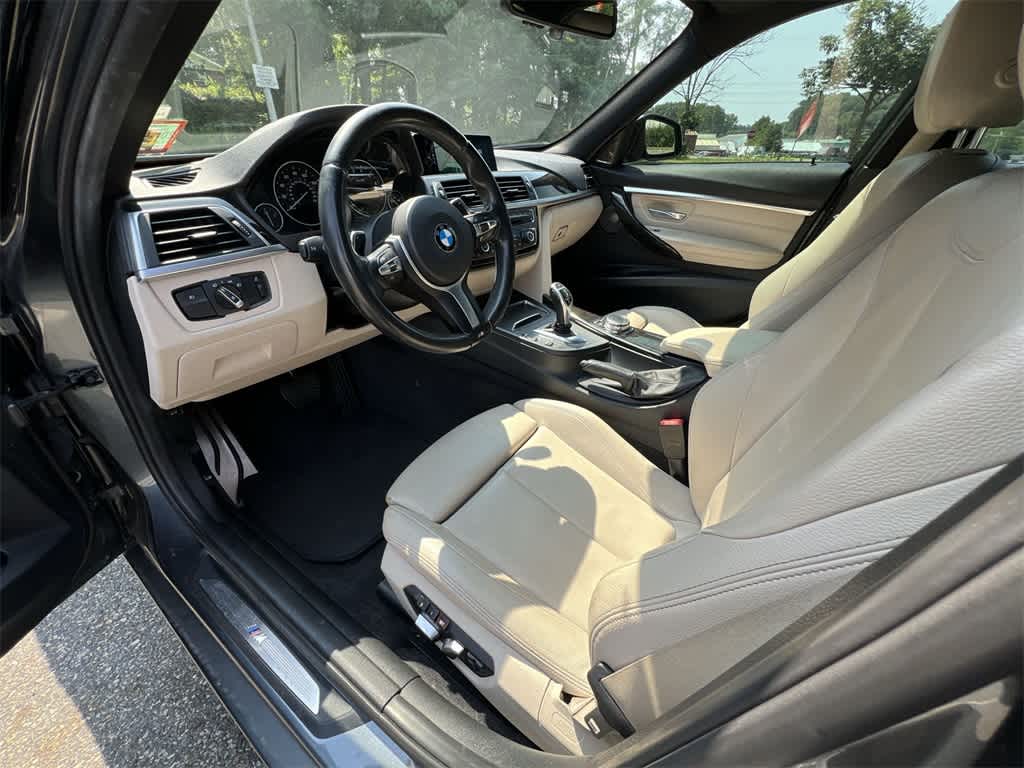Thumbnail: 2016 BMW 3 Series - 10