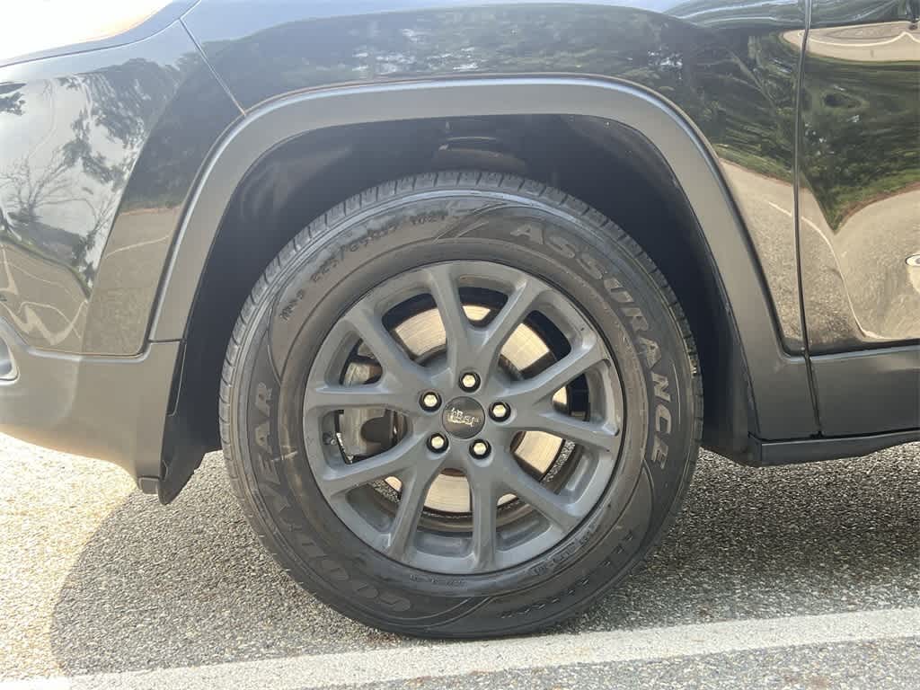 Thumbnail: 2015 Jeep Cherokee - 16