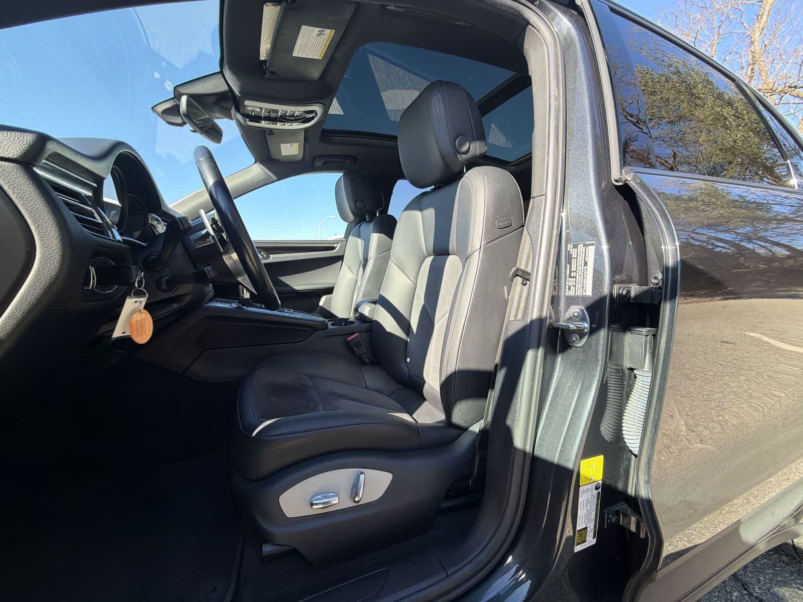 Thumbnail: 2020 Porsche Macan - 19