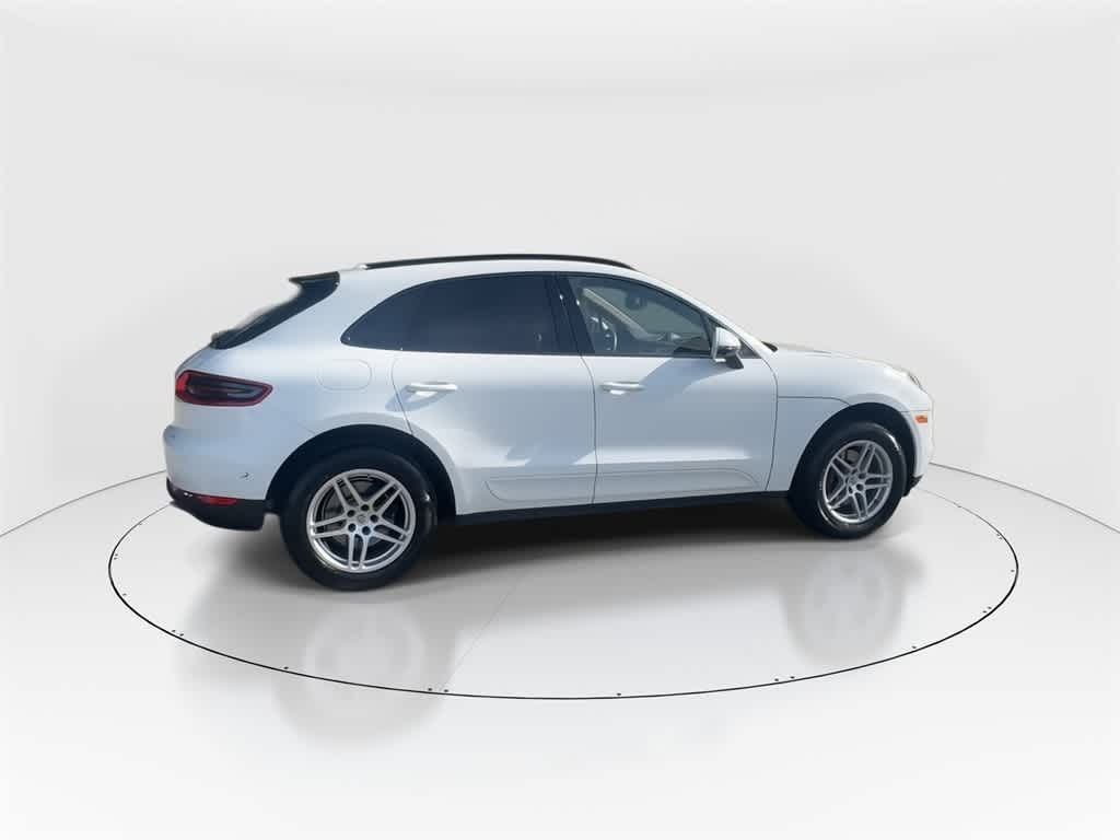 2018 Porsche Macan photo 2