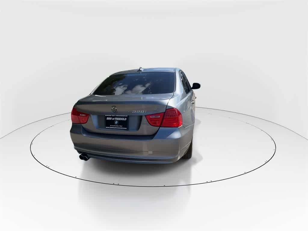 Thumbnail: 2011 BMW 3 Series - 8