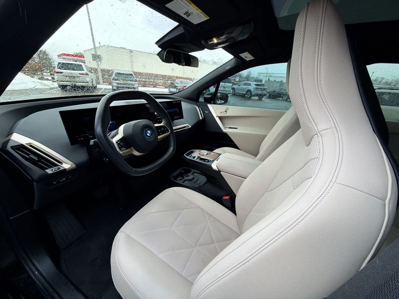 Thumbnail: 2024 BMW iX - 10