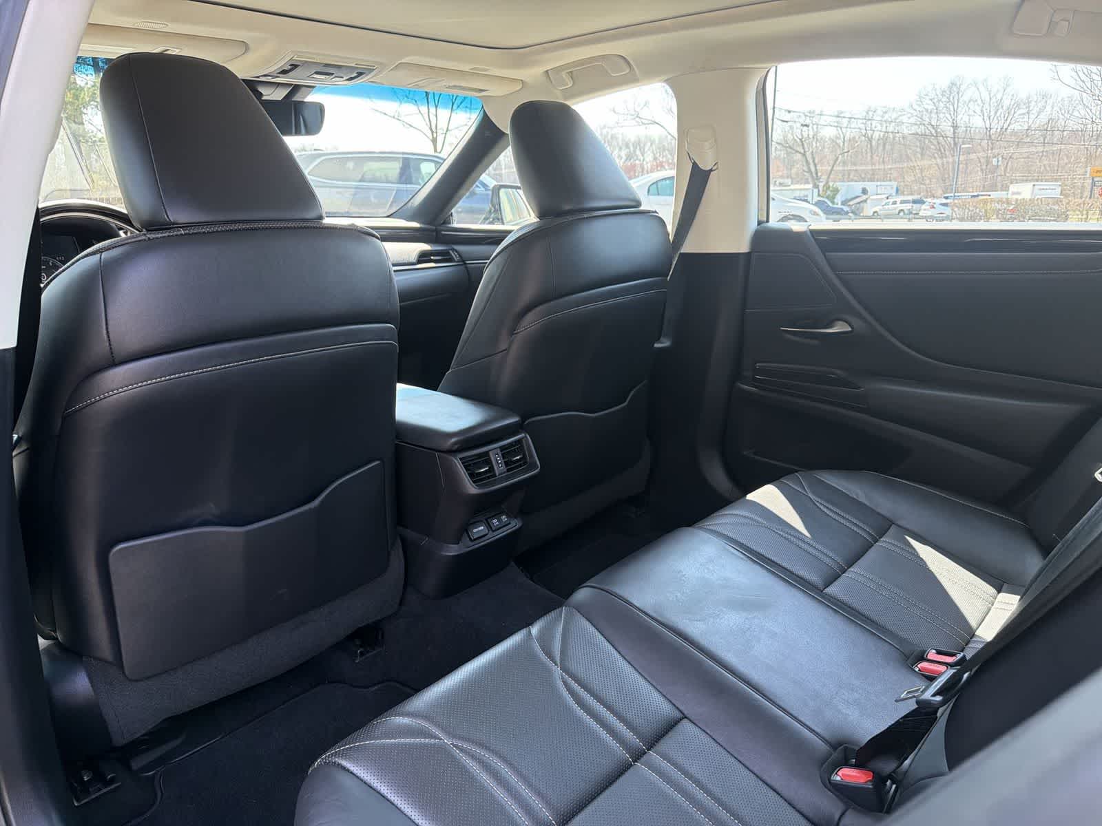 Thumbnail: 2020 Lexus ES - 20