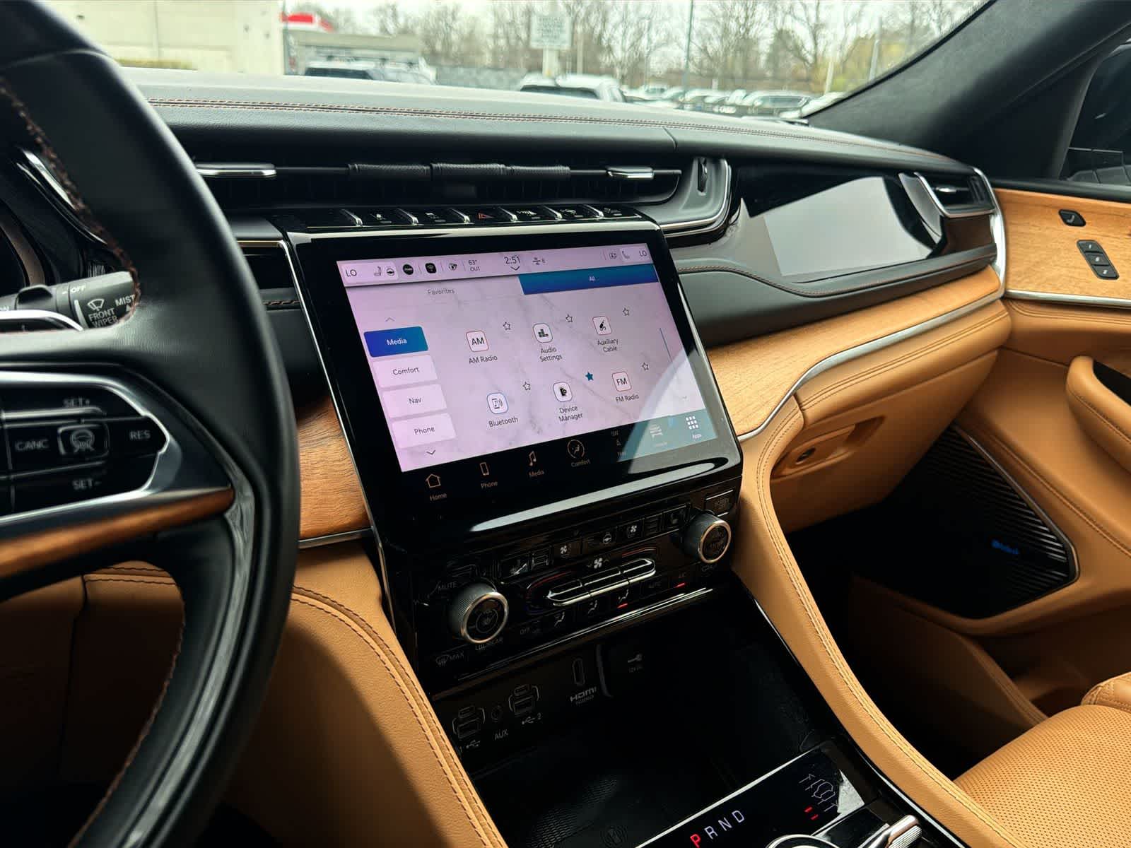 Thumbnail: 2022 Jeep Grand Cherokee - 24