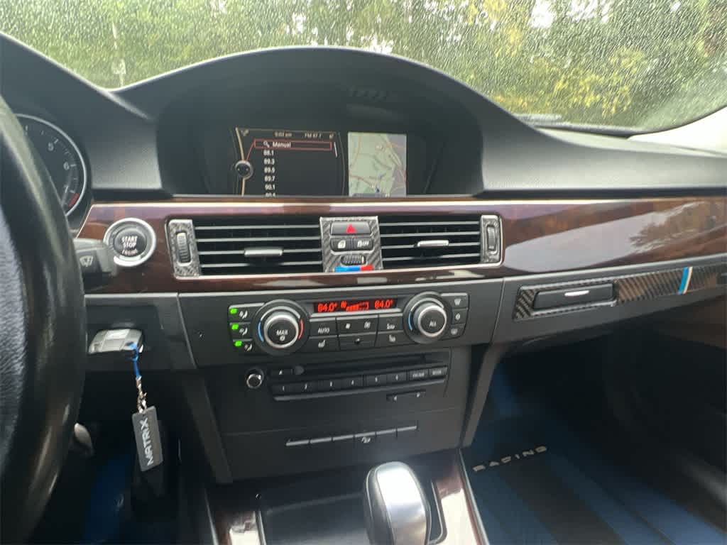 Thumbnail: 2011 BMW 3 Series - 24