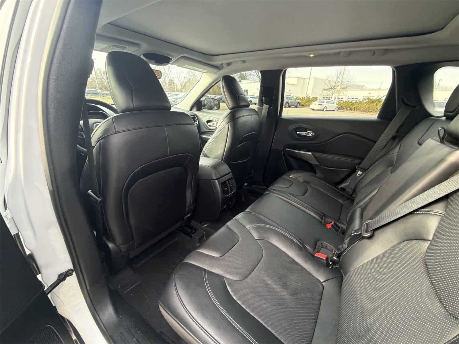 Thumbnail: 2022 Jeep Cherokee - 20