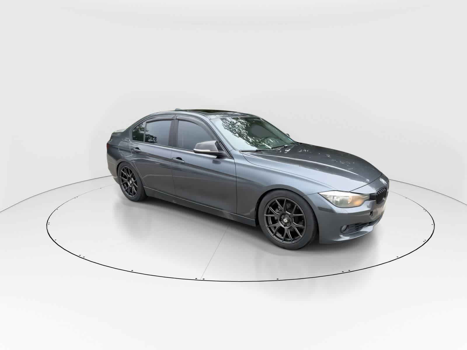 Thumbnail: 2013 BMW 3 Series - 9