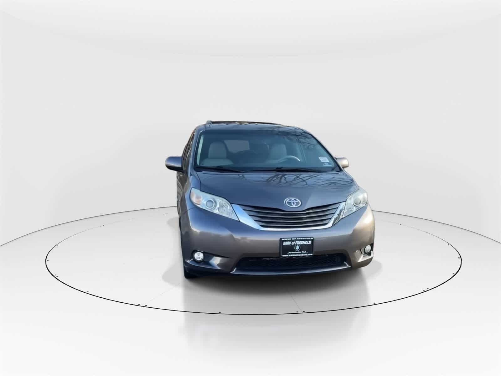 Thumbnail: 2013 Toyota Sienna - 4