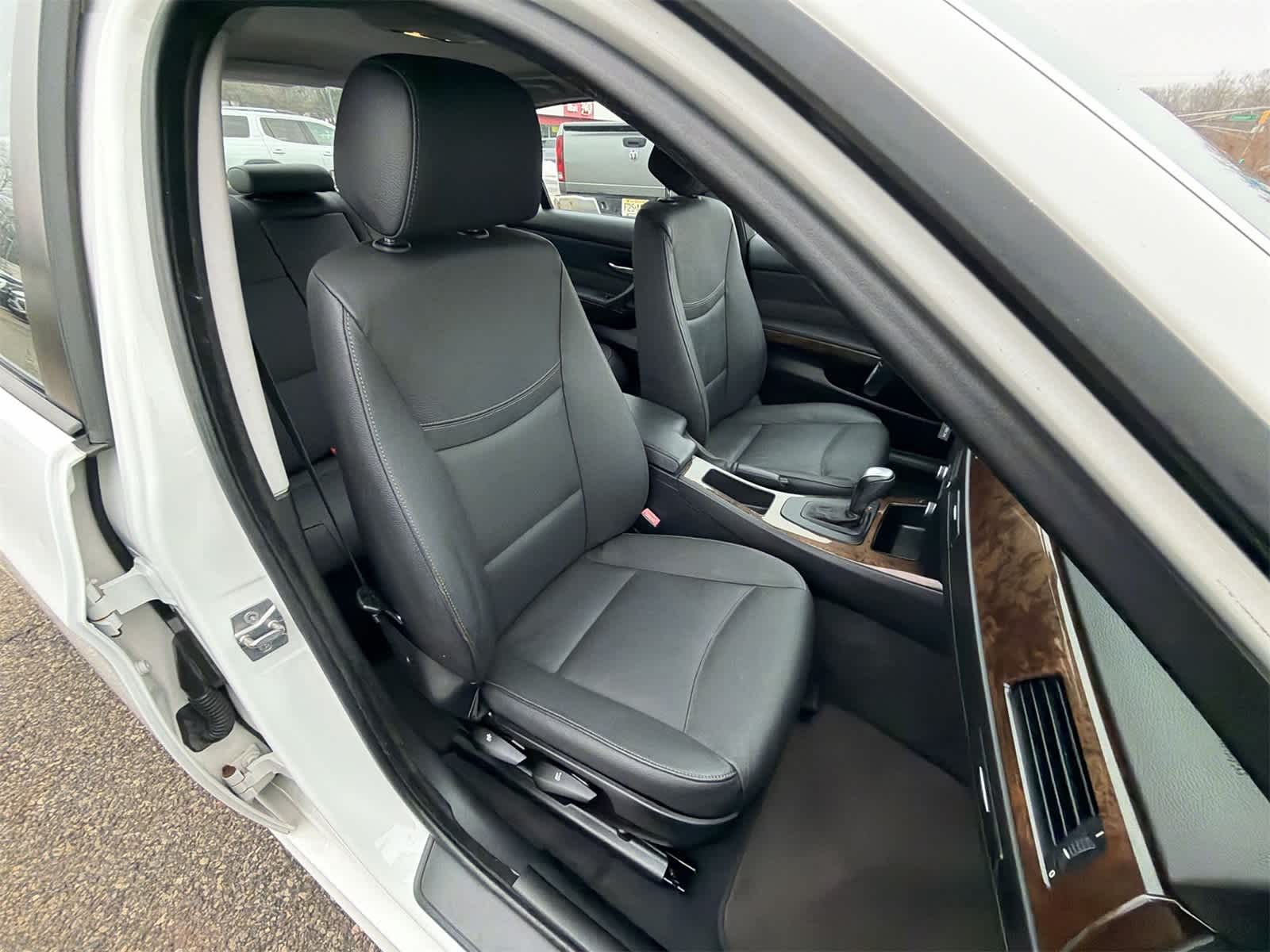 Thumbnail: 2010 BMW 3 Series - 22