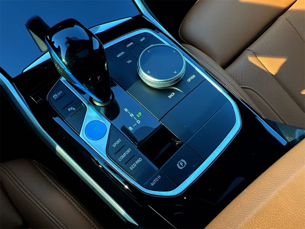 Thumbnail: 2023 BMW i4 - 25