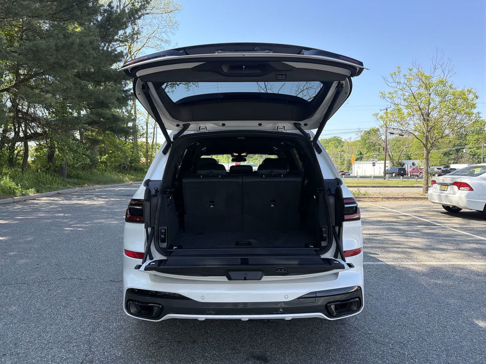 Thumbnail: 2023 BMW X7 - 27