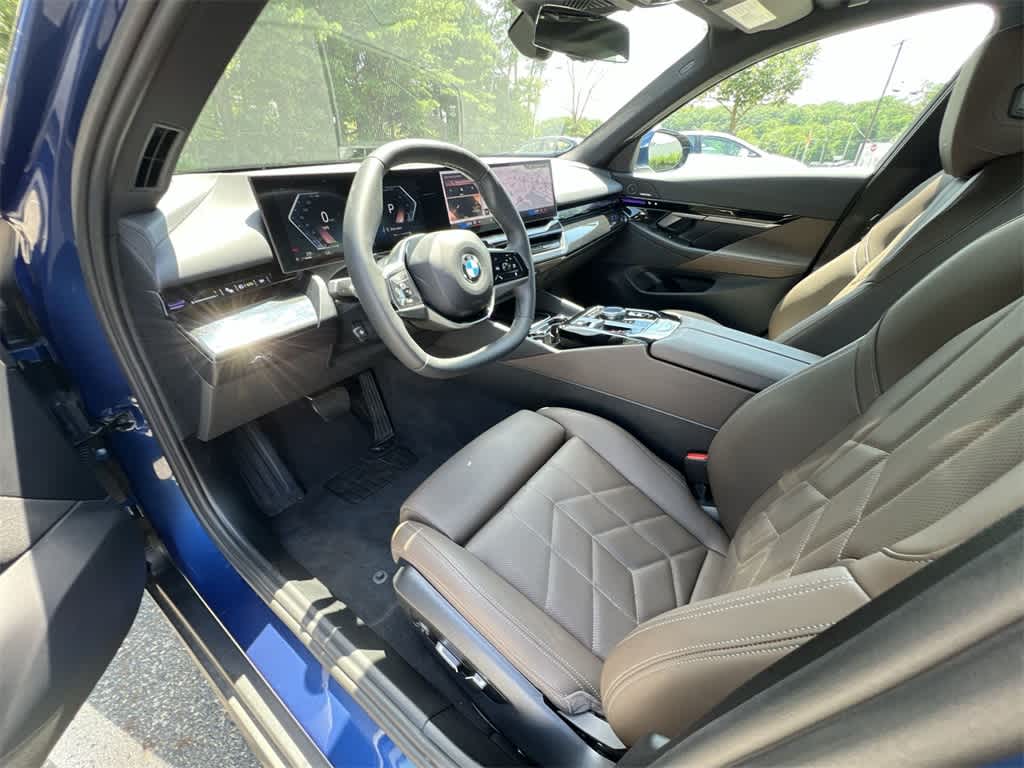 Thumbnail: 2025 BMW 5 Series - 10