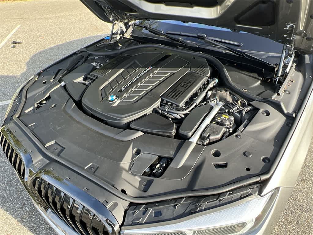 Thumbnail: 2022 BMW 7 Series - 17