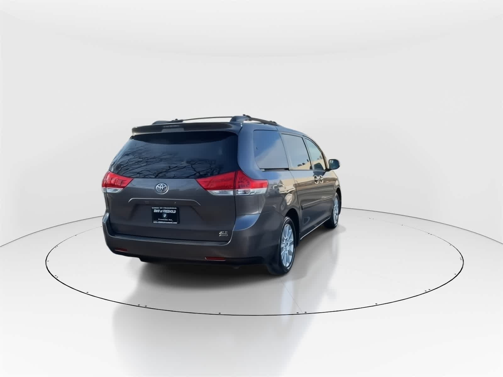 Thumbnail: 2013 Toyota Sienna - 9