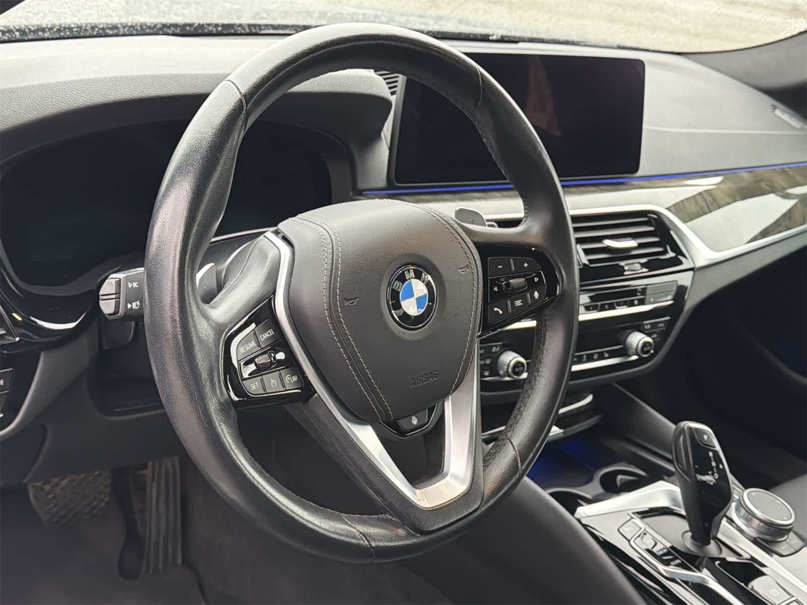 Thumbnail: 2022 BMW 5 Series - 23