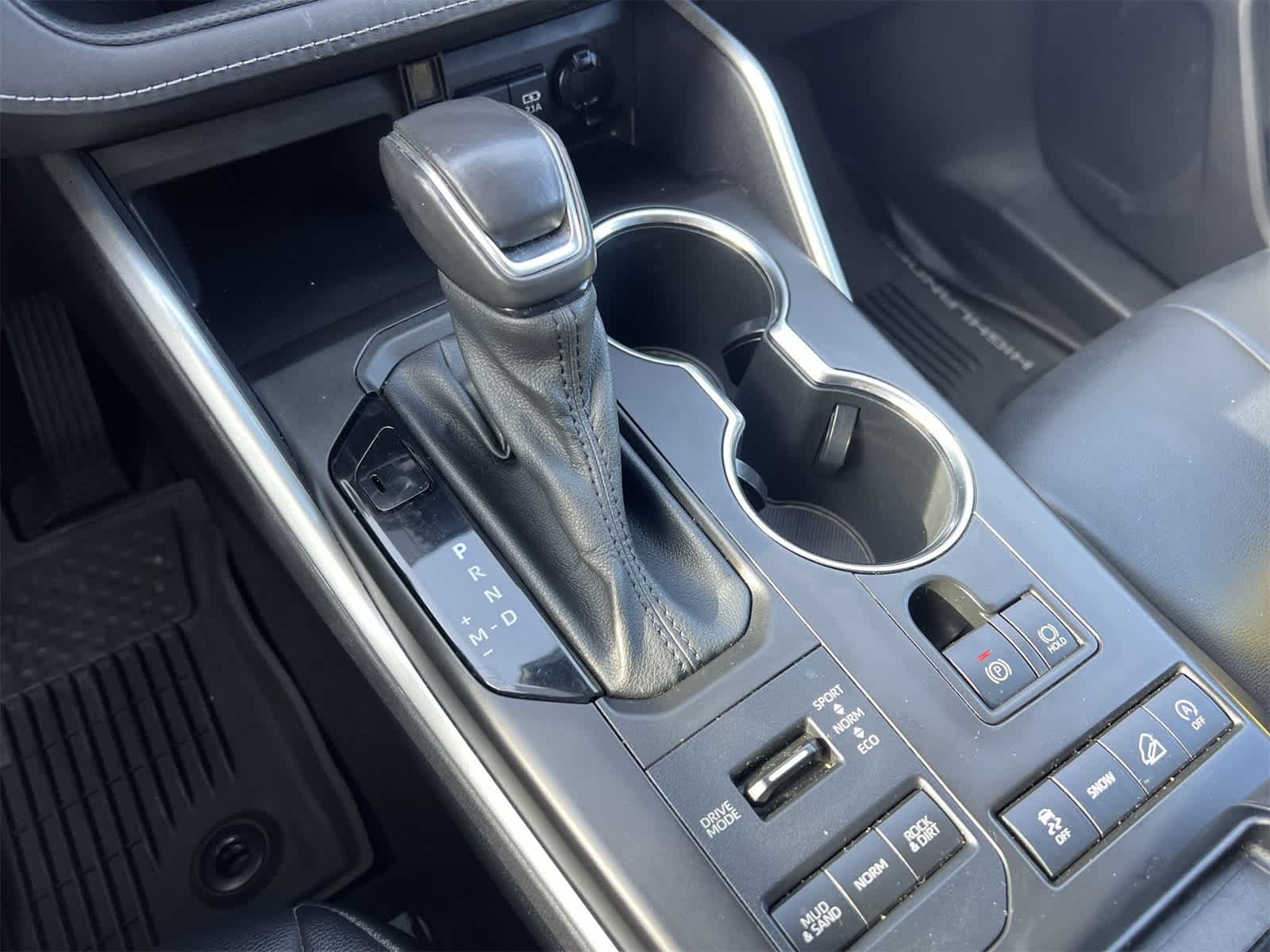 Thumbnail: 2020 Toyota Highlander - 25