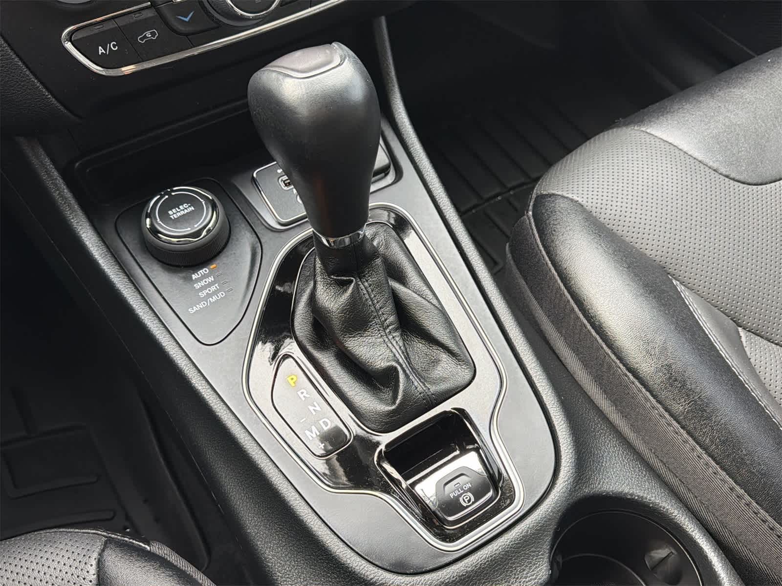 Thumbnail: 2022 Jeep Cherokee - 25