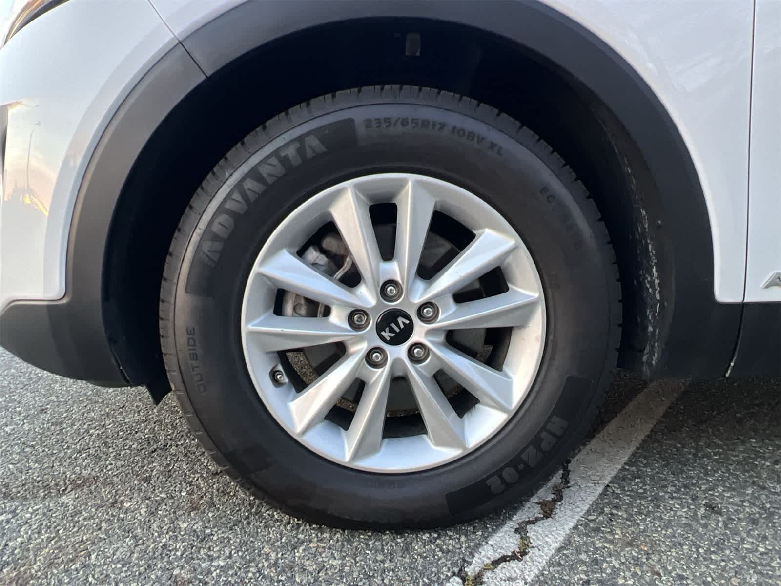 Thumbnail: 2020 Kia Sorento - 16