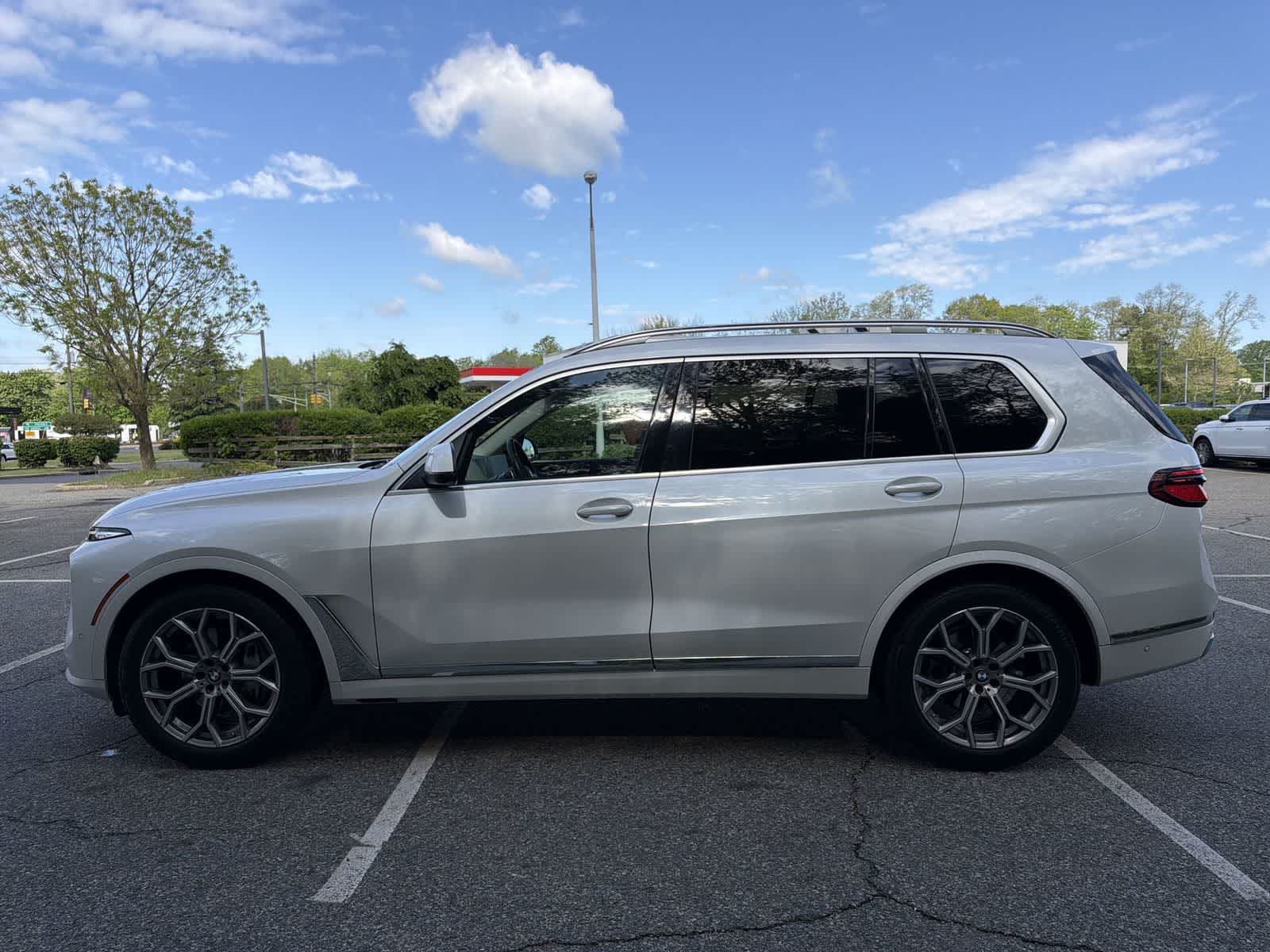 Thumbnail: 2023 BMW X7 - 10