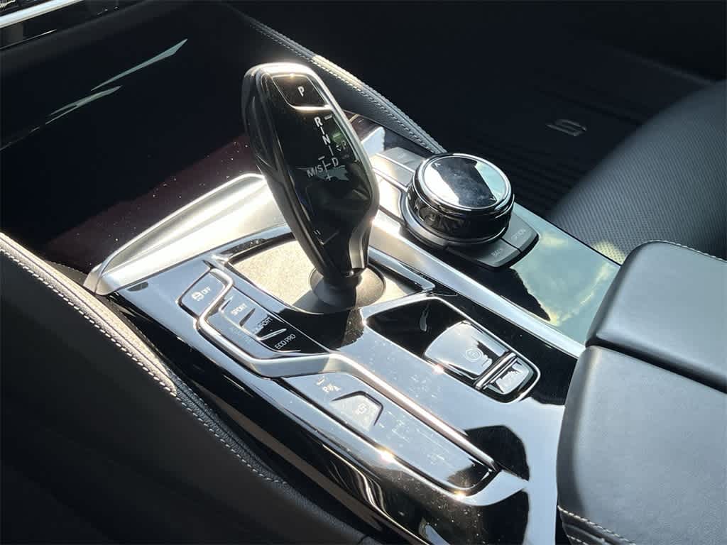 Thumbnail: 2022 BMW 5 Series - 25