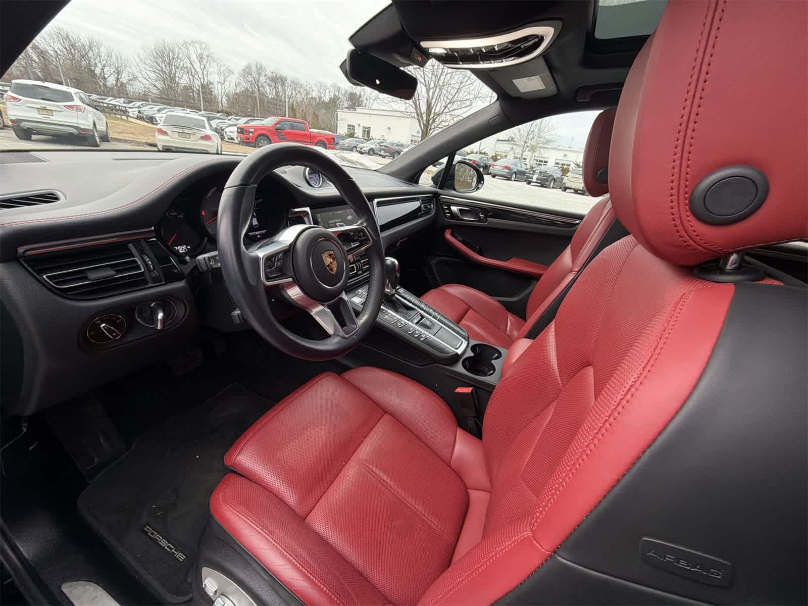 Thumbnail: 2020 Porsche Macan - 10