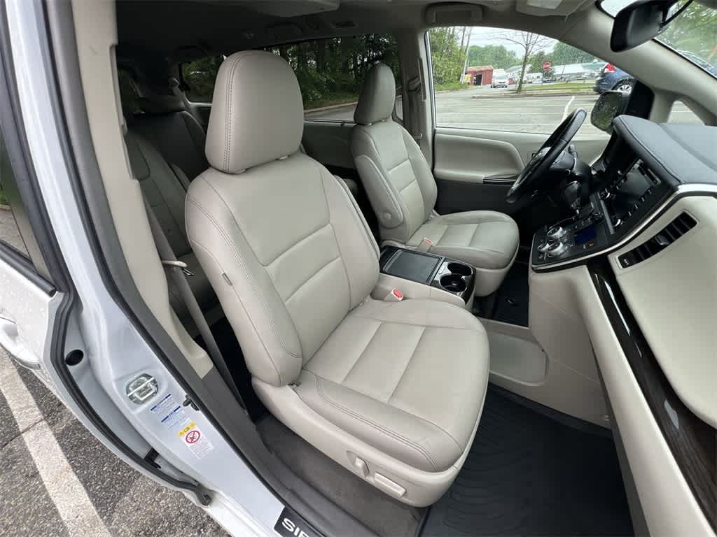 2019 Toyota Sienna XLE Premium 22