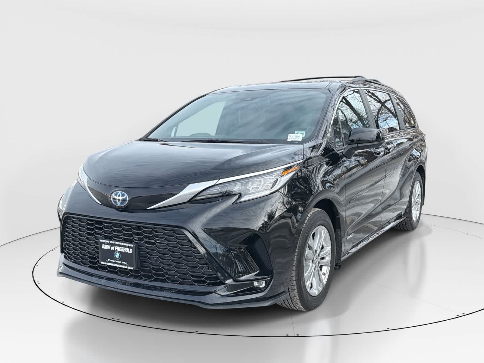 Thumbnail: 2021 Toyota Sienna - 1
