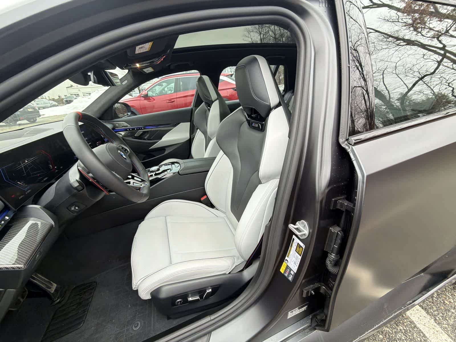 Thumbnail: 2026 BMW M5 - 19