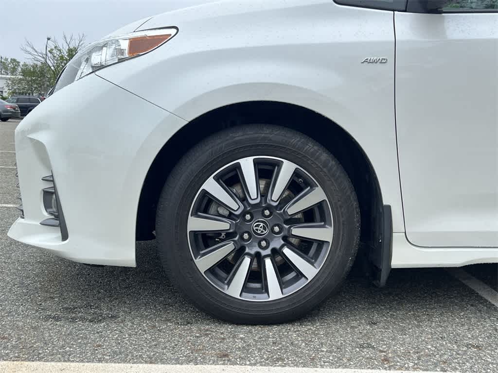 2019 Toyota Sienna XLE Premium 16