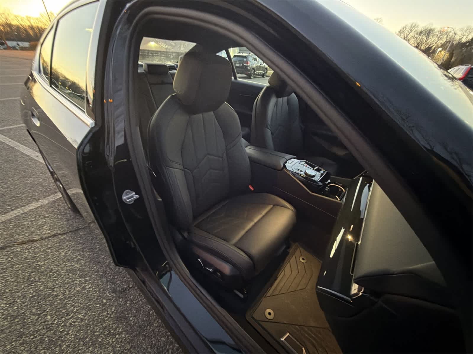 Thumbnail: 2025 BMW i5 - 22