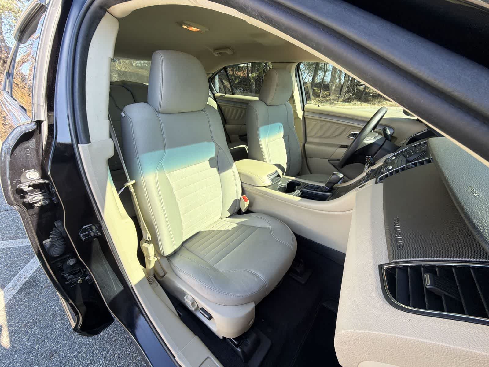 Thumbnail: 2019 Ford Taurus - 22