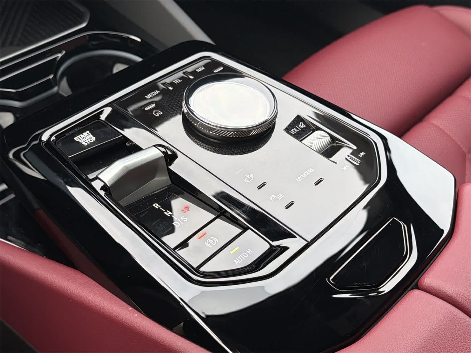 Thumbnail: 2026 BMW 5 Series - 25