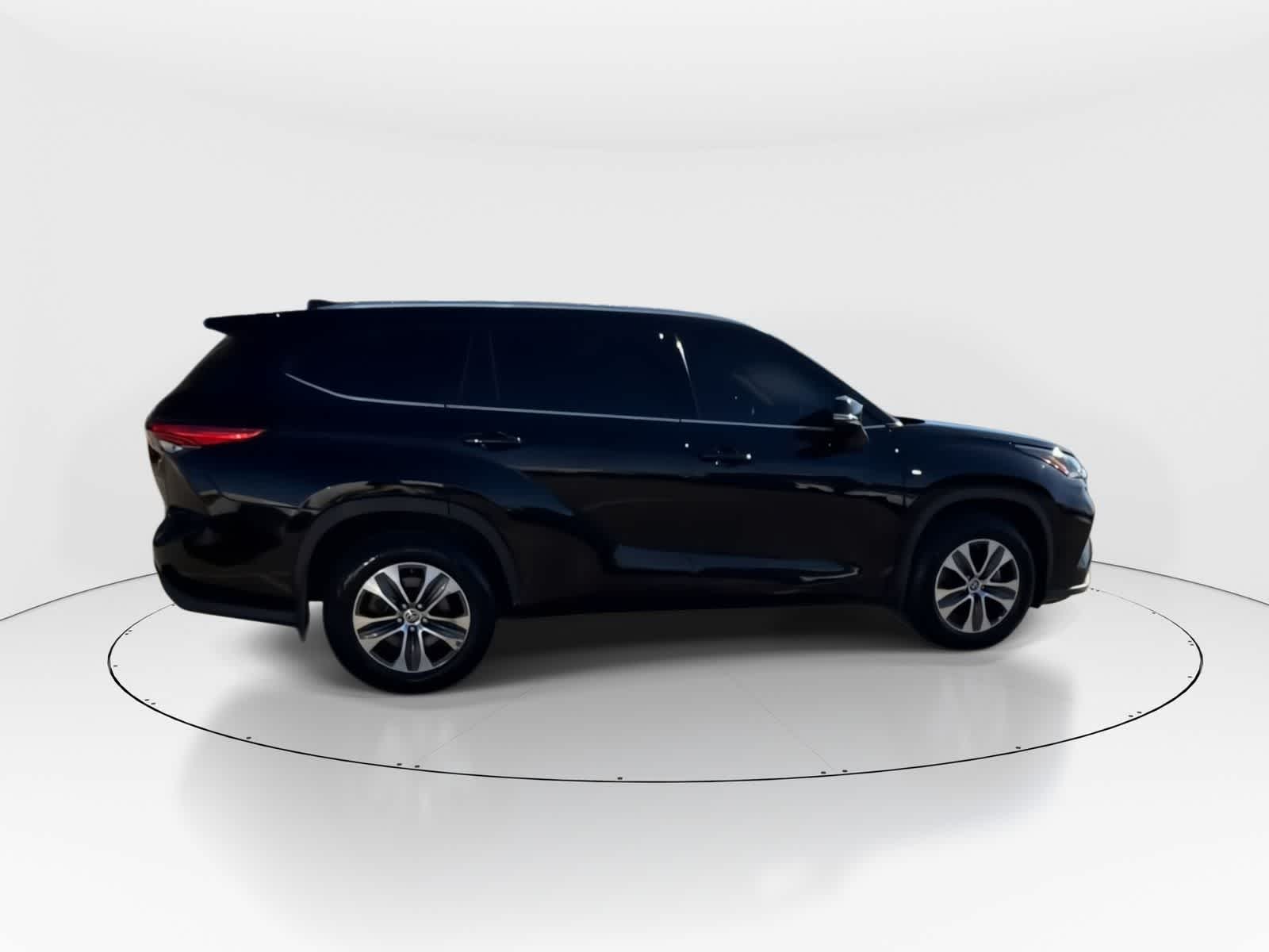 Thumbnail: 2022 Toyota Highlander - 4