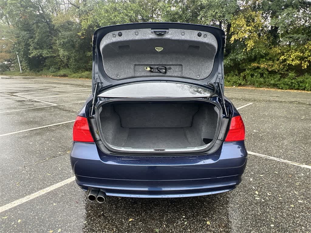 Thumbnail: 2011 BMW 3 Series - 27
