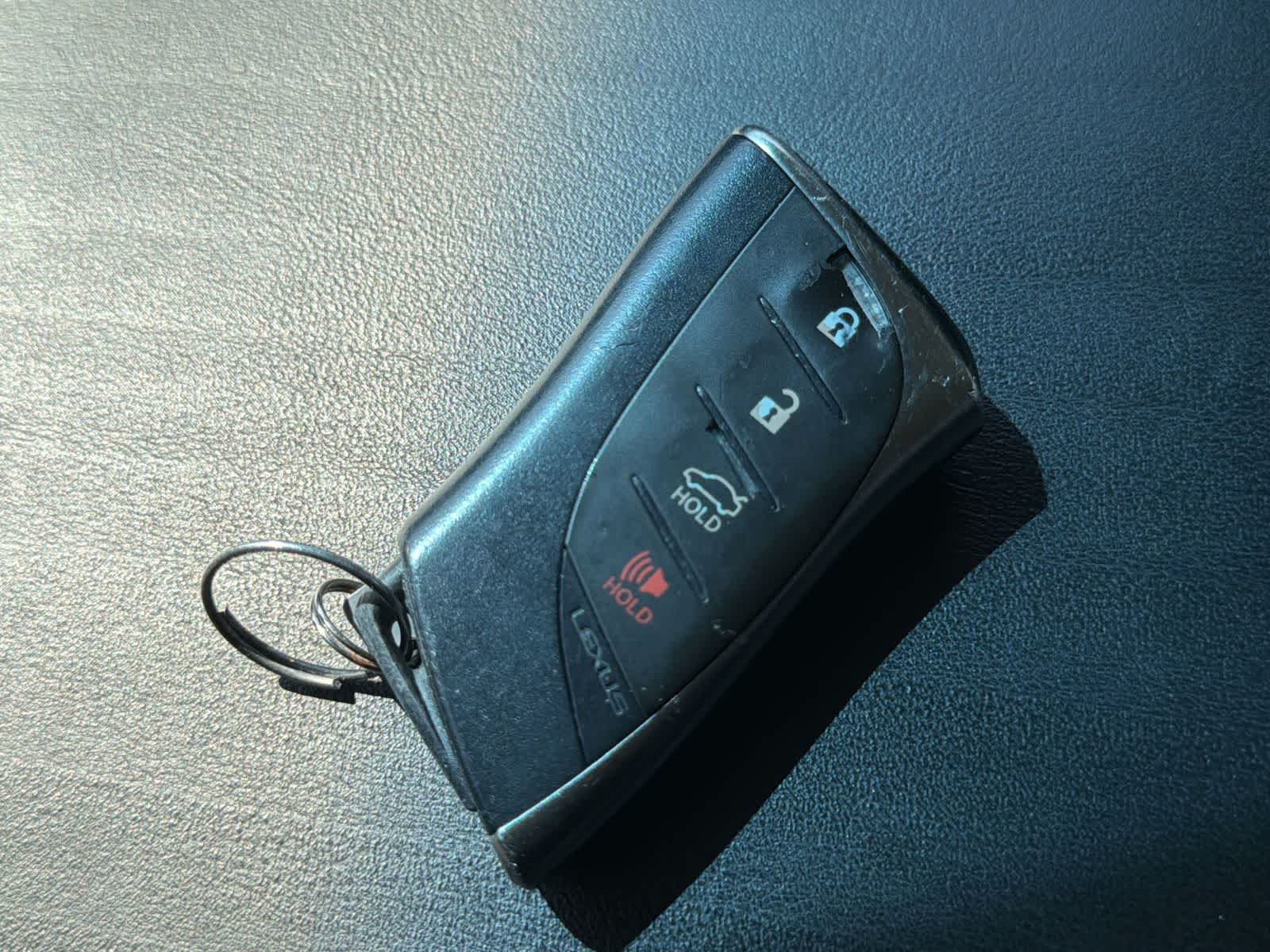 Thumbnail: 2020 Lexus ES - 28