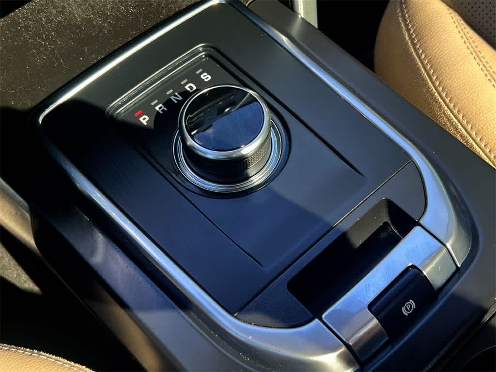 Thumbnail: 2018 Land Rover Discovery Sport - 25