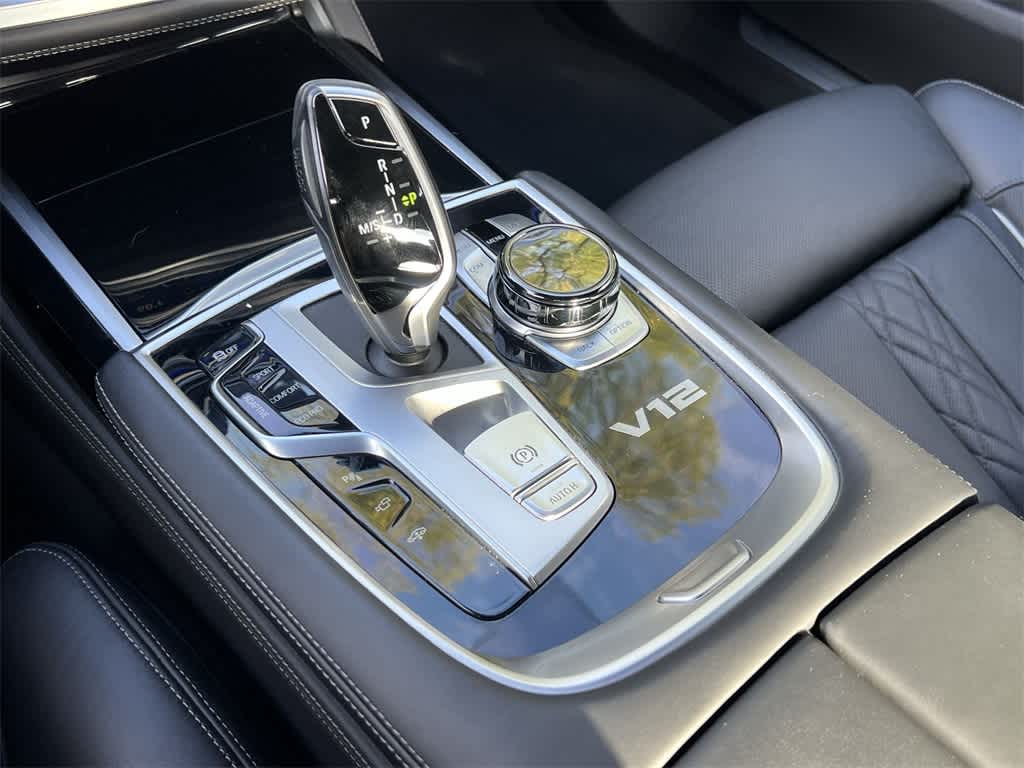 Thumbnail: 2022 BMW 7 Series - 25