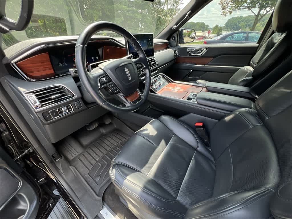 Thumbnail: 2023 Lincoln Navigator - 10