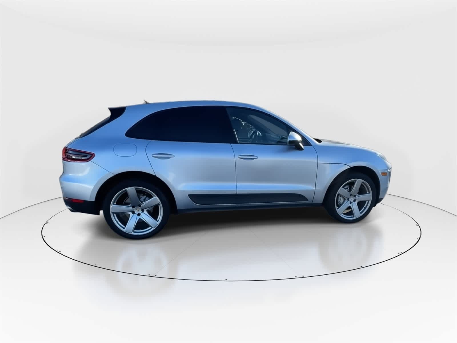Thumbnail: 2017 Porsche Macan - 2