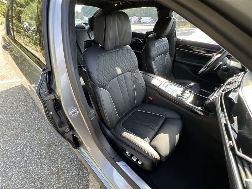 Thumbnail: 2022 BMW 7 Series - 22