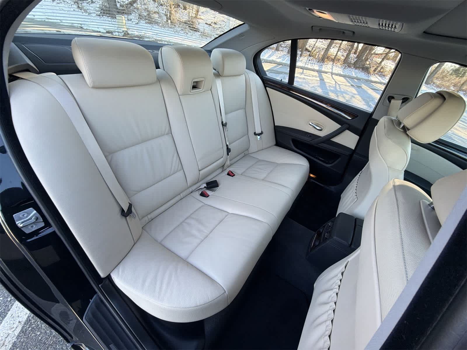 Thumbnail: 2010 BMW 5 Series - 21