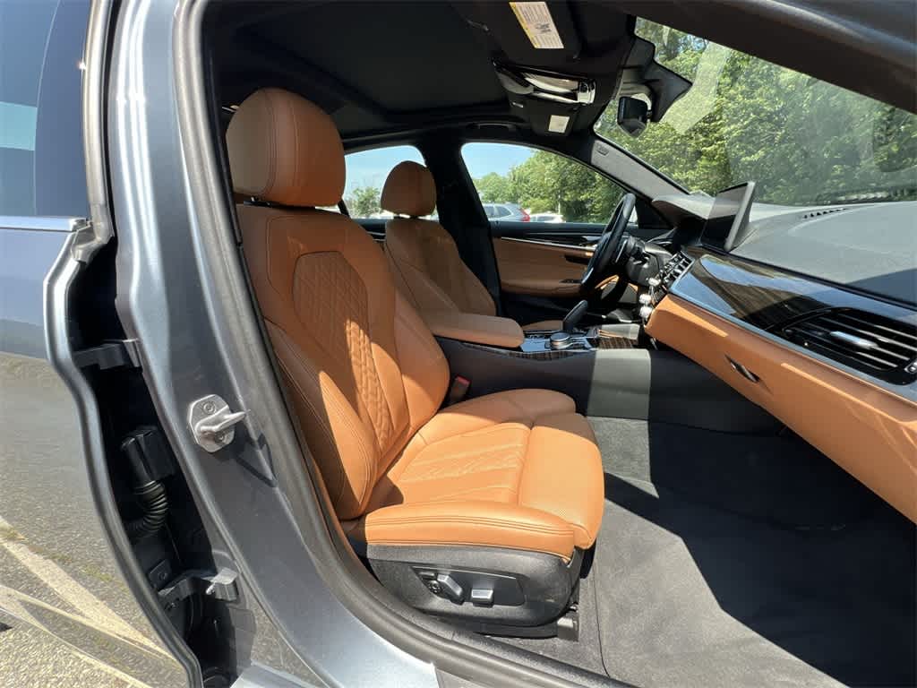Thumbnail: 2022 BMW 5 Series - 22