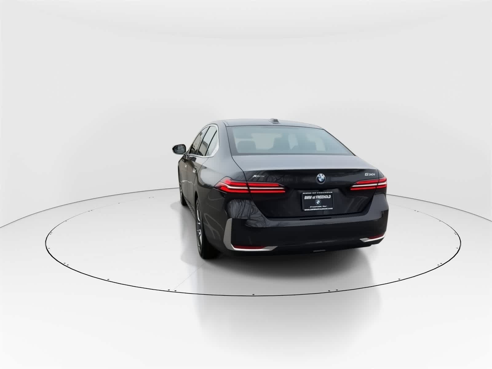 Thumbnail: 2026 BMW 5 Series - 8