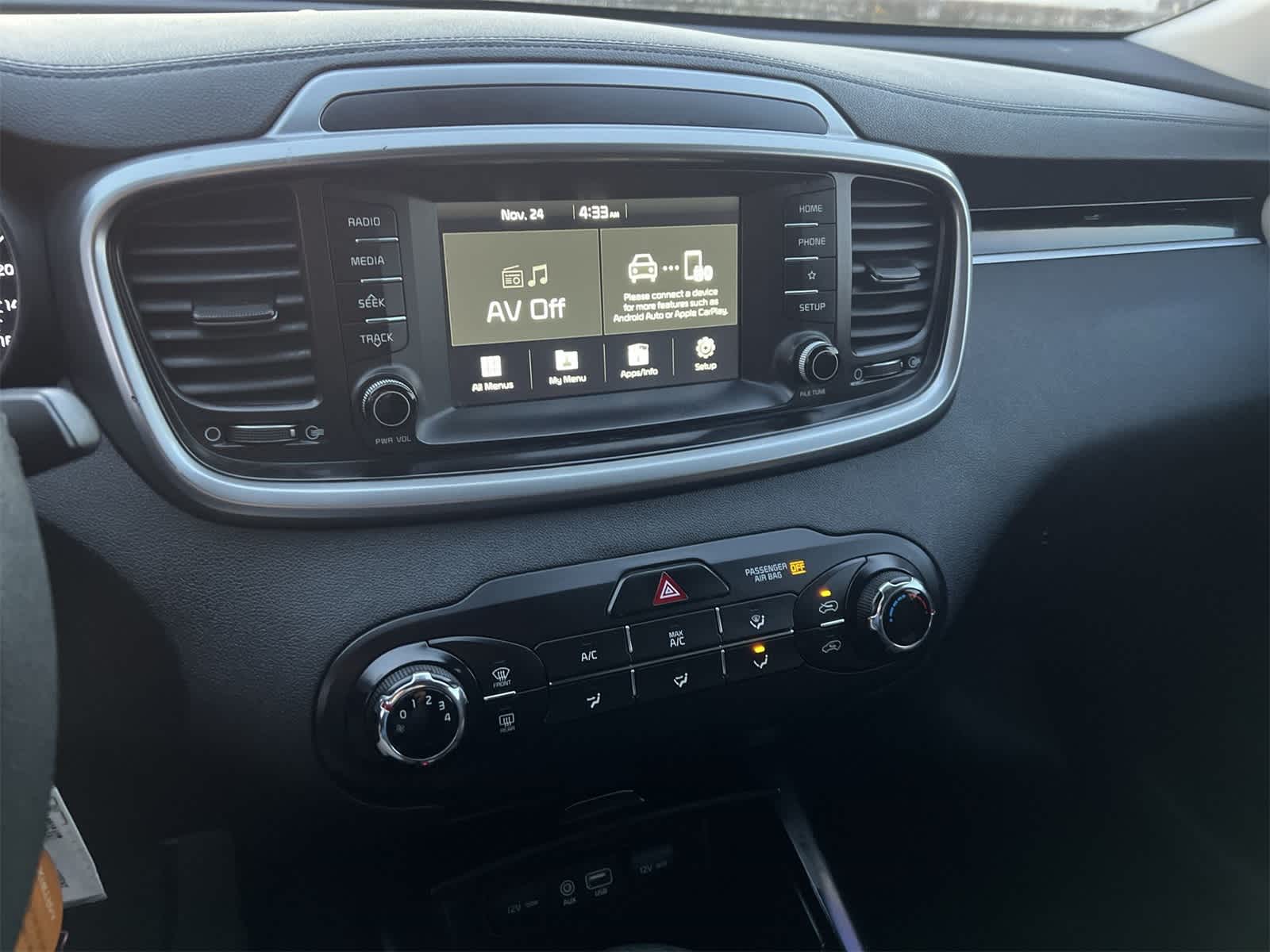 Thumbnail: 2020 Kia Sorento - 24