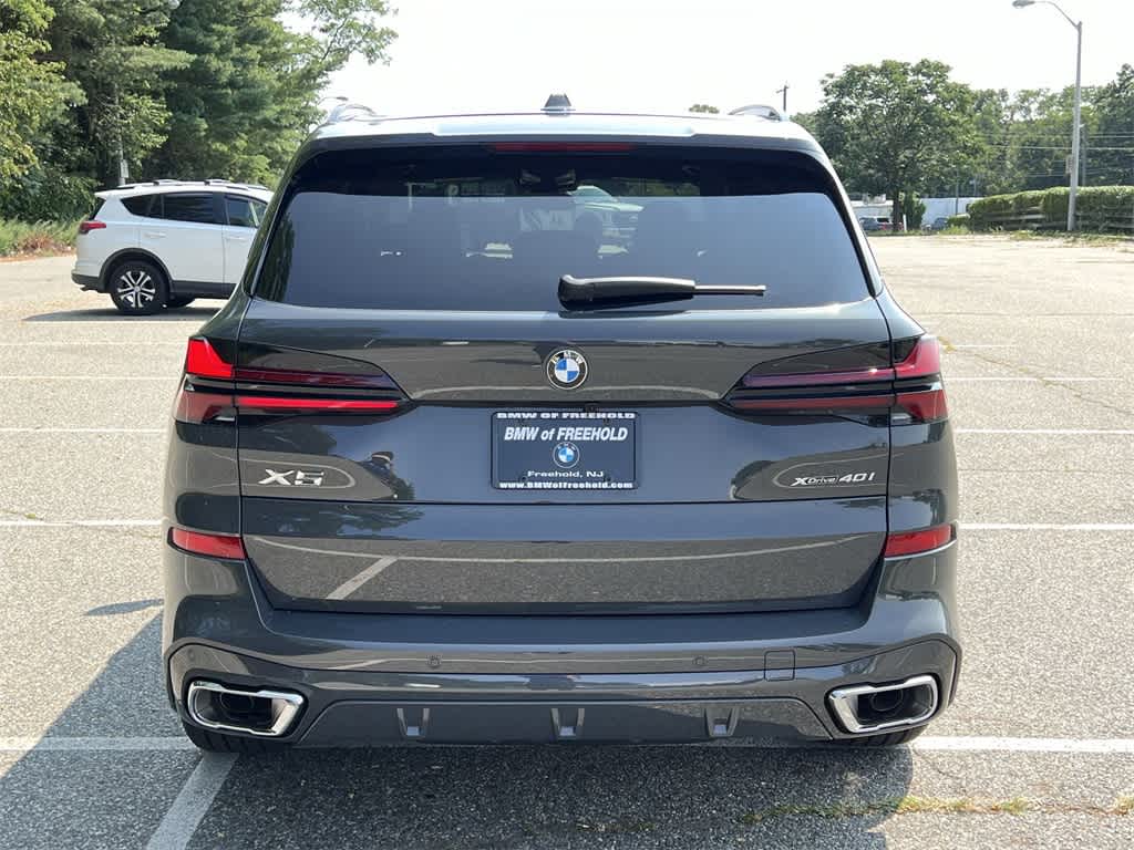 Thumbnail: 2026 BMW X5 - 13