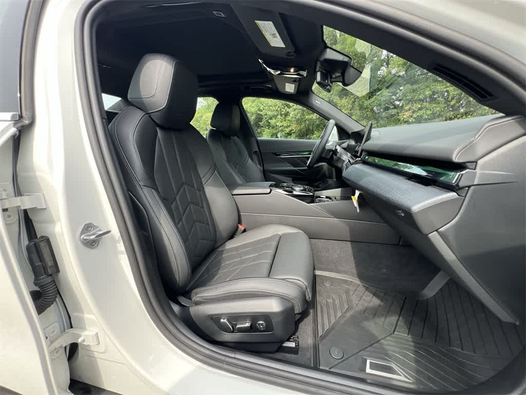 Thumbnail: 2025 BMW i5 - 22